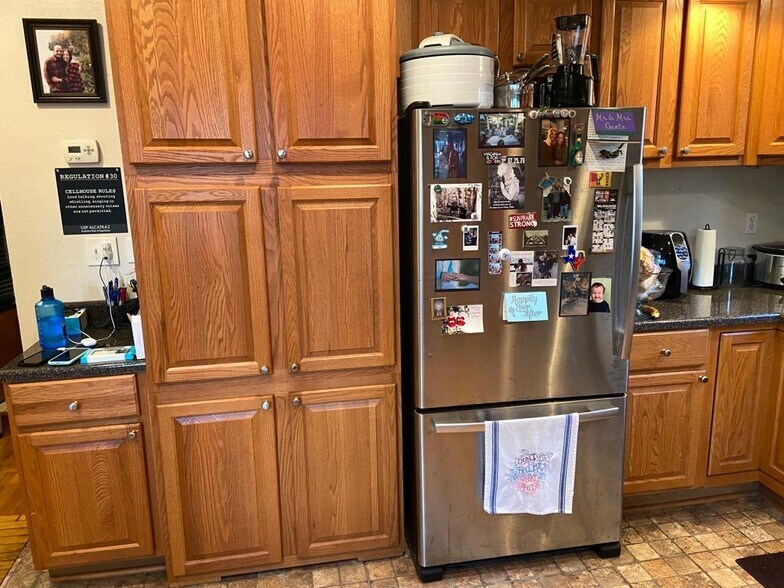 Building Photo - 1560 E Irving Plz