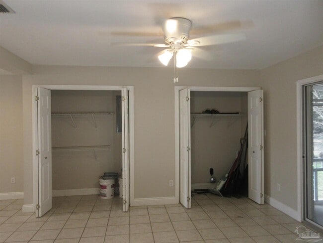 Building Photo - 4389 Pine Villa Cir