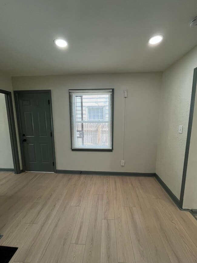 Building Photo - Beautifully Renovated 3BR Home with Modern Finishes & Spacious Living Areas