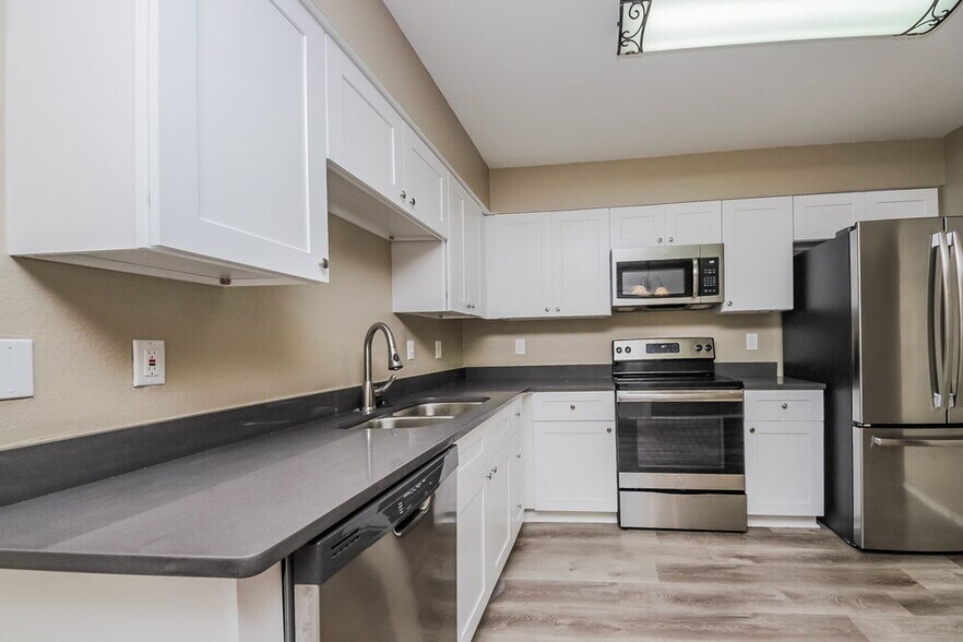 Building Photo - 1719 Orange View Way