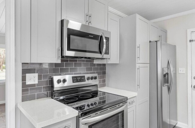 Building Photo - Charming 3-Bedroom Home in Pensacola!
