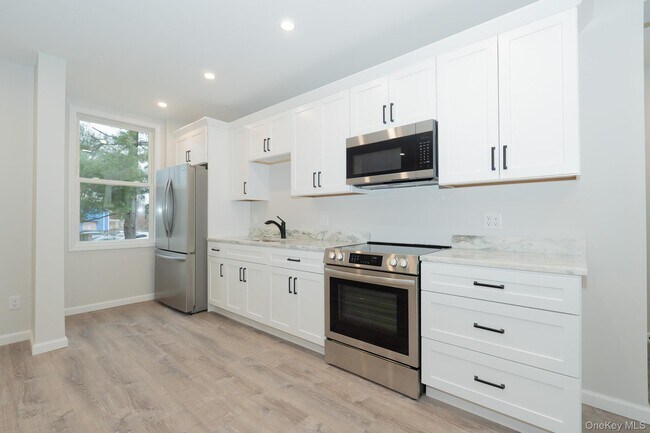 Building Photo - 220 Walsh Ave