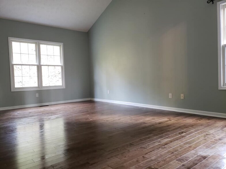 Building Photo - 4501 Cove Loop Rd