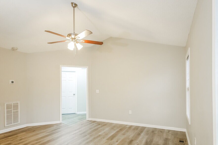 Building Photo - 820 Turning Point Ln