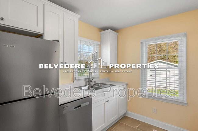 Building Photo - 810 Elwell Ave