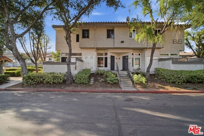 Building Photo - 77 Willowcrest Ln