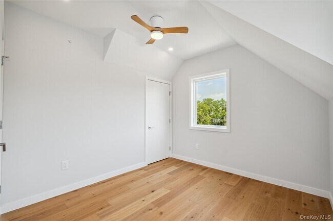 Building Photo - 46 Hudson St