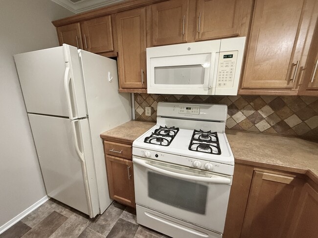 Building Photo - 207 Casalinda Cir