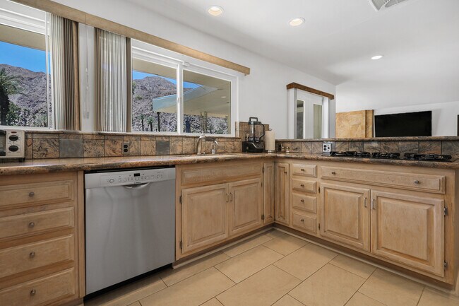 Building Photo - 77137 Iroquois Dr