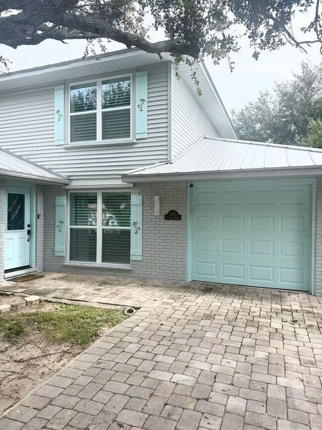 Primary Photo - 3839 Sandstone Ct