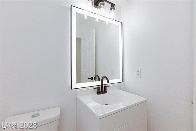 Building Photo - 971 Grand Cerritos Ave