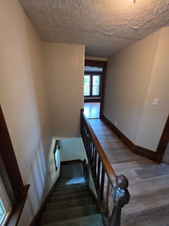 Building Photo - 164 E Church St