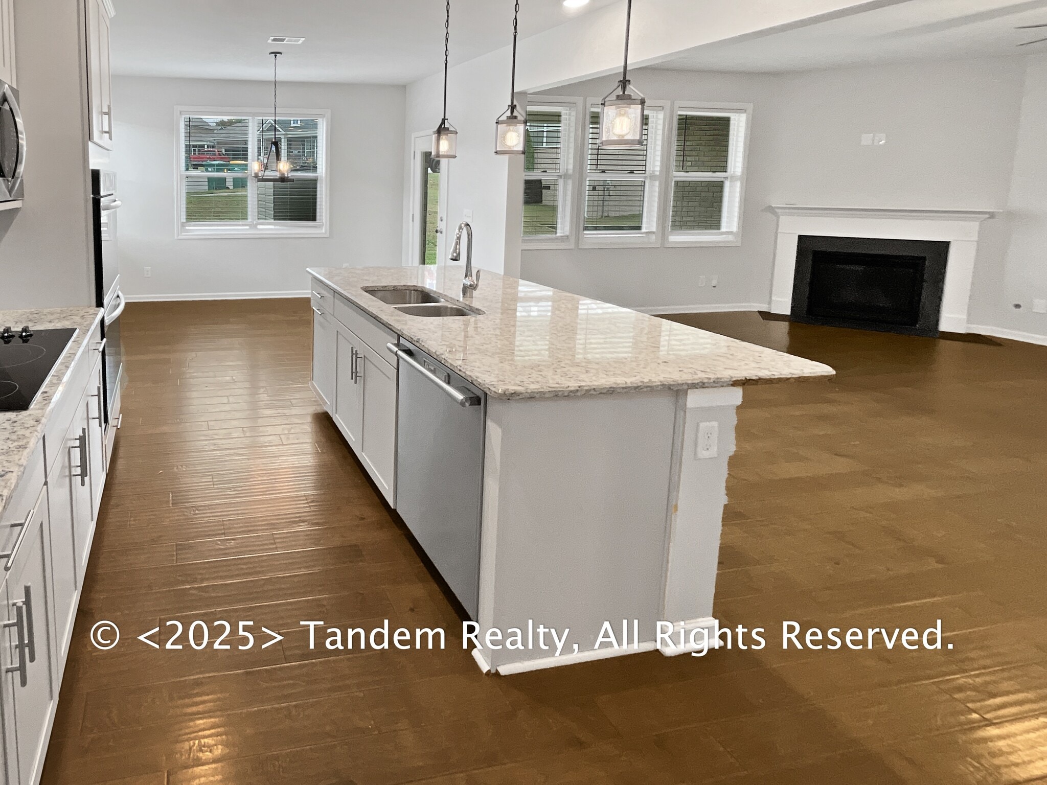 Building Photo - 8020 Forest Hills Dr