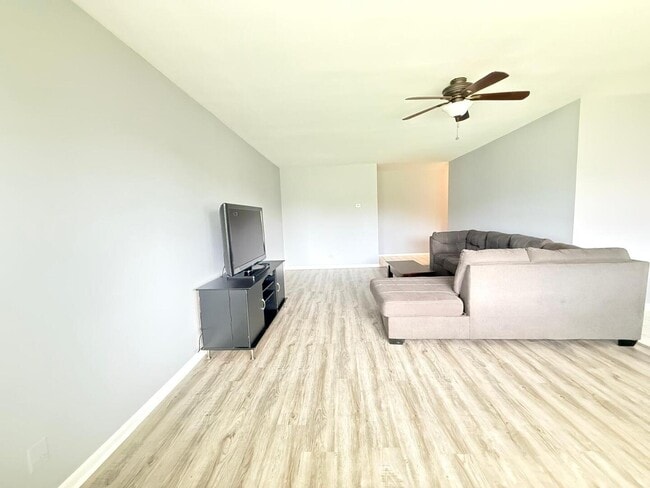 Building Photo - 3108 Roberts Dr