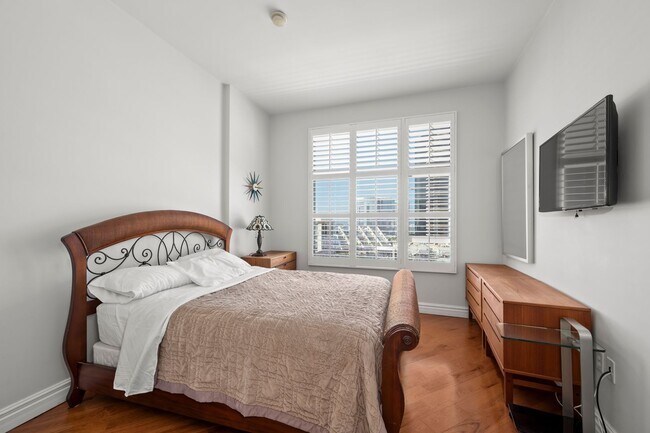 Building Photo - Top Floor Condo in the Gaslamp District!