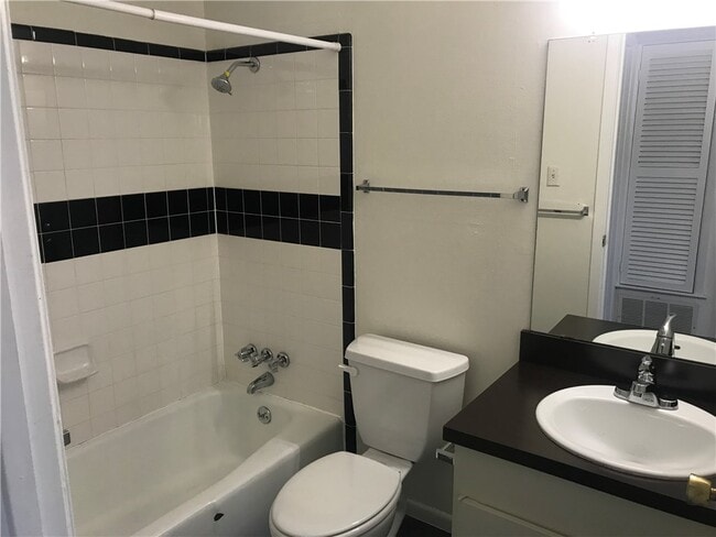 Building Photo - 801 W Lynn St