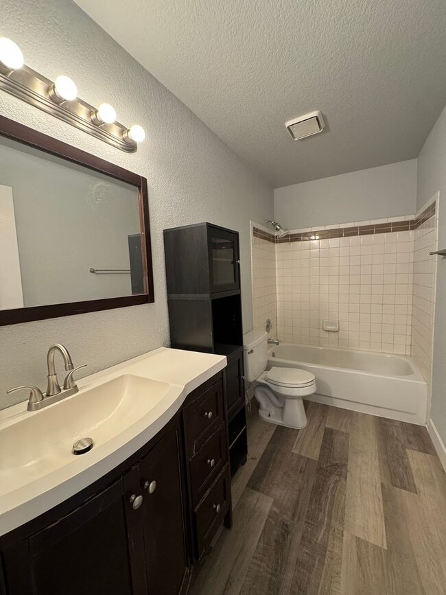 Building Photo - Charming 2-Bedroom, 1-Bath Condo