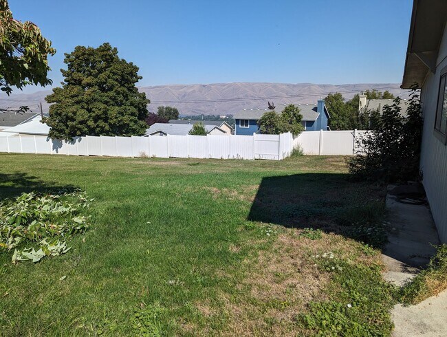 Building Photo - 1 Bedroom Pet-Friendly Casita