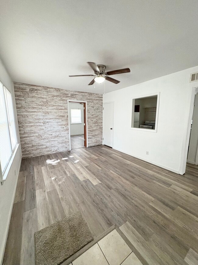 Building Photo - 609 23rd St