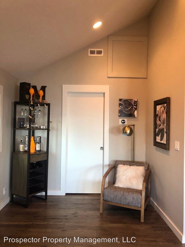 Building Photo - 2 br, 2 bath House - 1510 Alki Ave SW