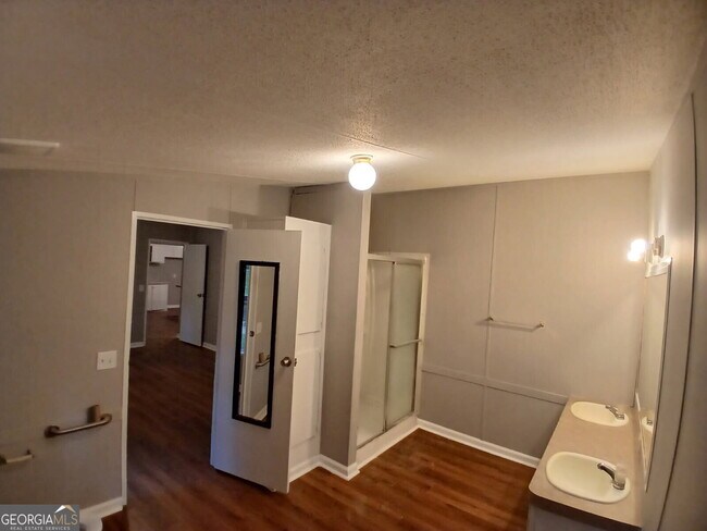 Building Photo - 152 Brannon St