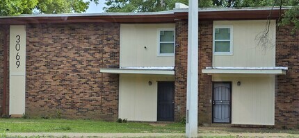 Building Photo - Sharpe 4unit condo