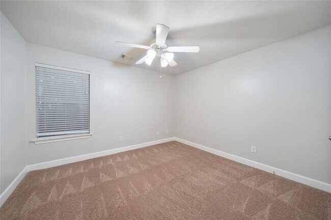 Building Photo - 6 Valewood Pl