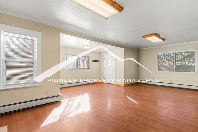 Building Photo - Charming 2 Bedroom Single Family Home