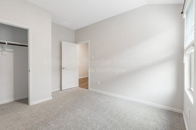 Building Photo - 2200 Dunbar Dr