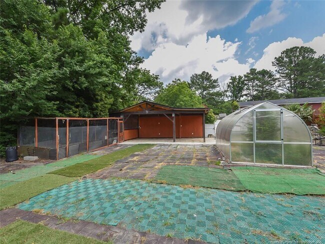 Building Photo - 723 Lindley Dr