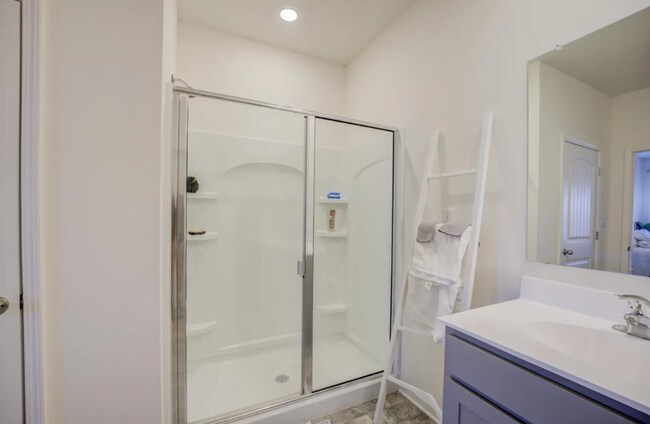 Building Photo - Desirable Fairway Village 4 bedroom 2.5 bath home in Oakland