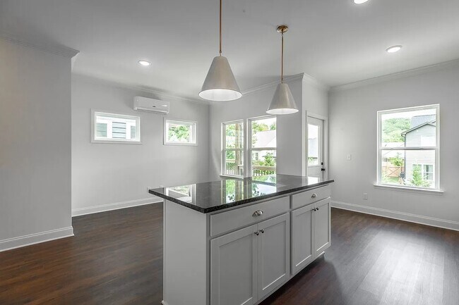 Building Photo - 5562 Stream Ln