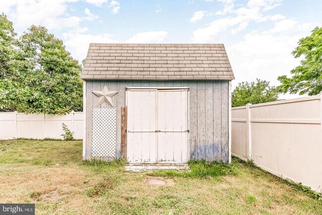 Building Photo - 1440 Plateau Rd