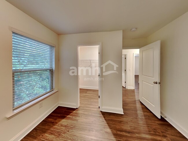 Building Photo - 234 McBee Pl