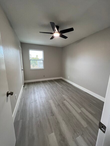 Upstairs Bedroom - 6412 Diamond St
