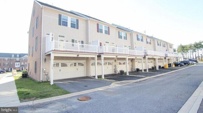 Building Photo - 7548 Honey Locust Ln