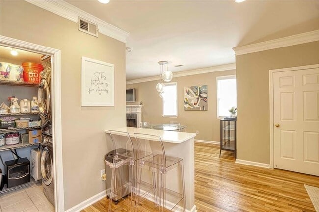 Building Photo - 83 Richmond St SE