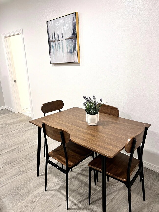 Dining Table - 3029 E Missouri Ave