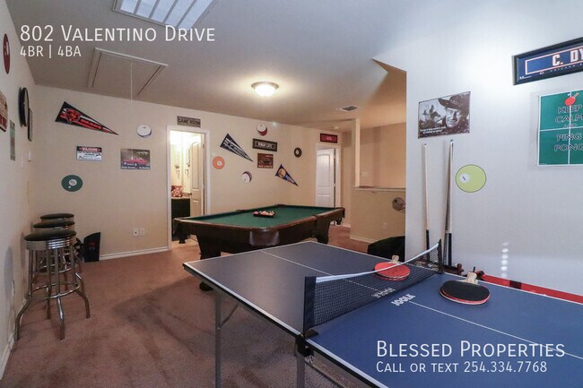 Building Photo - 802 Valentino Dr