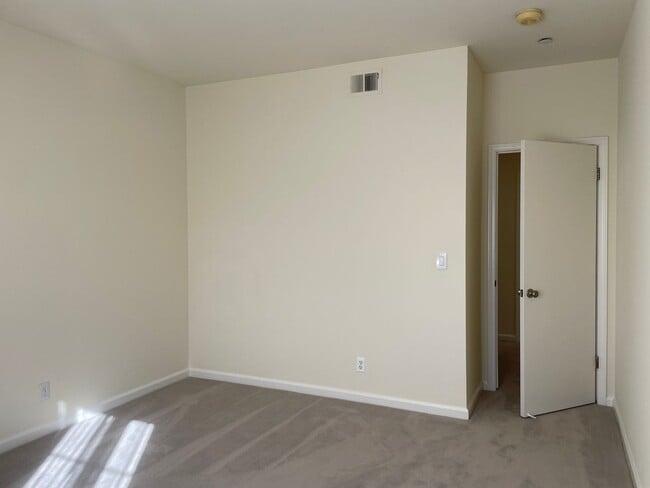 Building Photo - 609 Arcadia Terrace