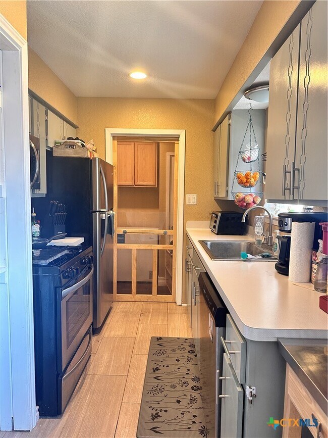 Building Photo - 421 Broadway St