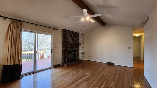 Building Photo - 1009 Sheffield Ct