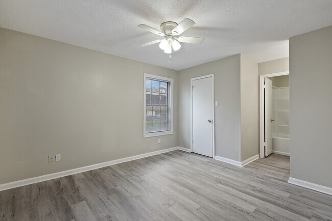Building Photo - 2750 Holly Hall St