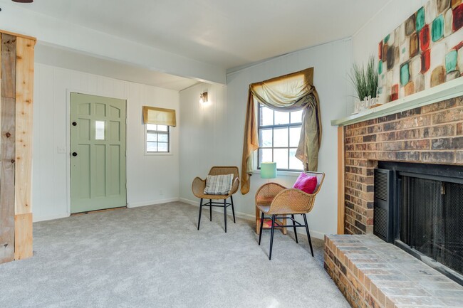 Building Photo - Chic 3 Bedroom in Caprock