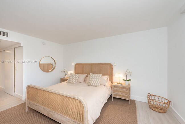 Building Photo - 181 Crandon Blvd