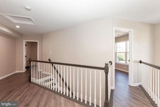 Building Photo - 1011 Martin Dr