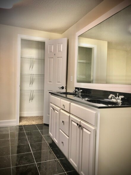 Building Photo - 1185 Johnson Rd