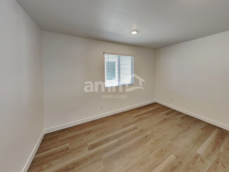 Building Photo - 20177 W Thomas Rd