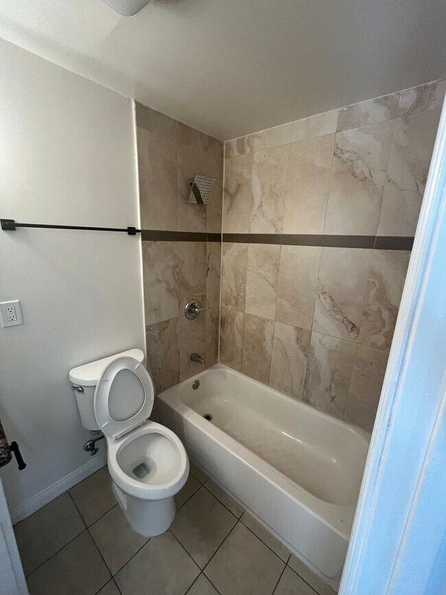 Building Photo - 556 Mar Vista Ave