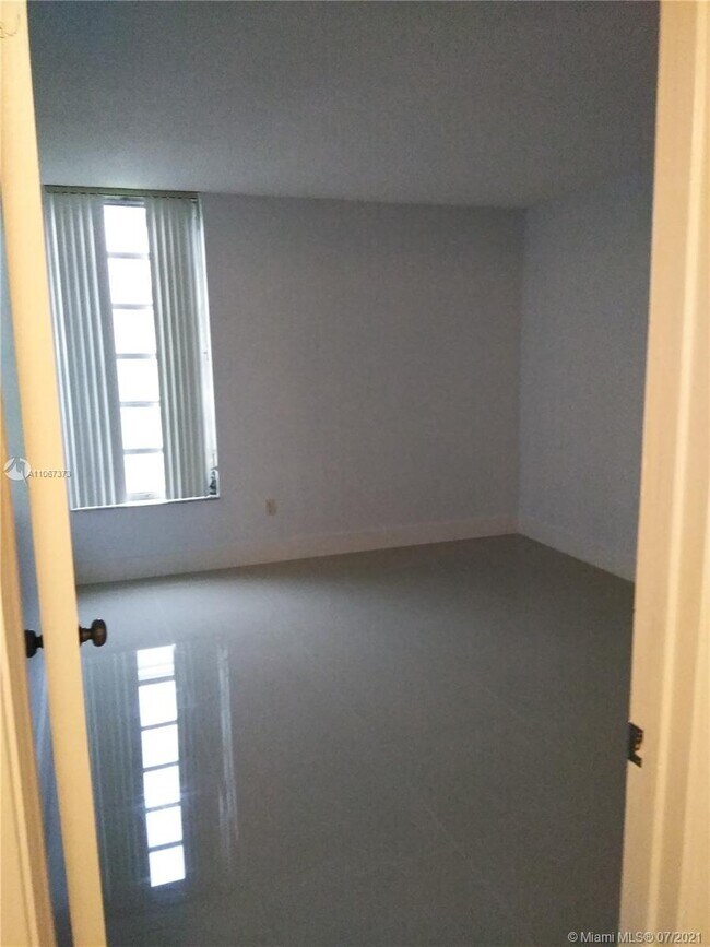 Building Photo - 110 Fontainebleau Blvd